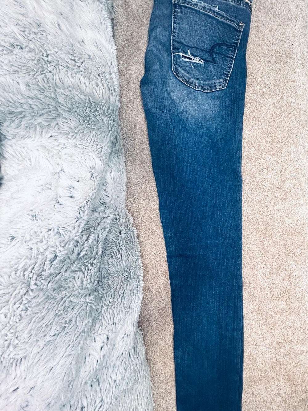 American Eagle Distressed Ripped Skinny Jeans Medium Wash